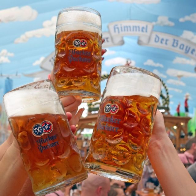 It's Oktoberfest! 🍻🙌🥨

Próst!